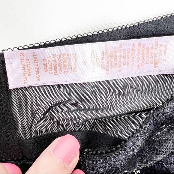Savage x Fenty Black‎ Lace Garter - Picture 4 of 4